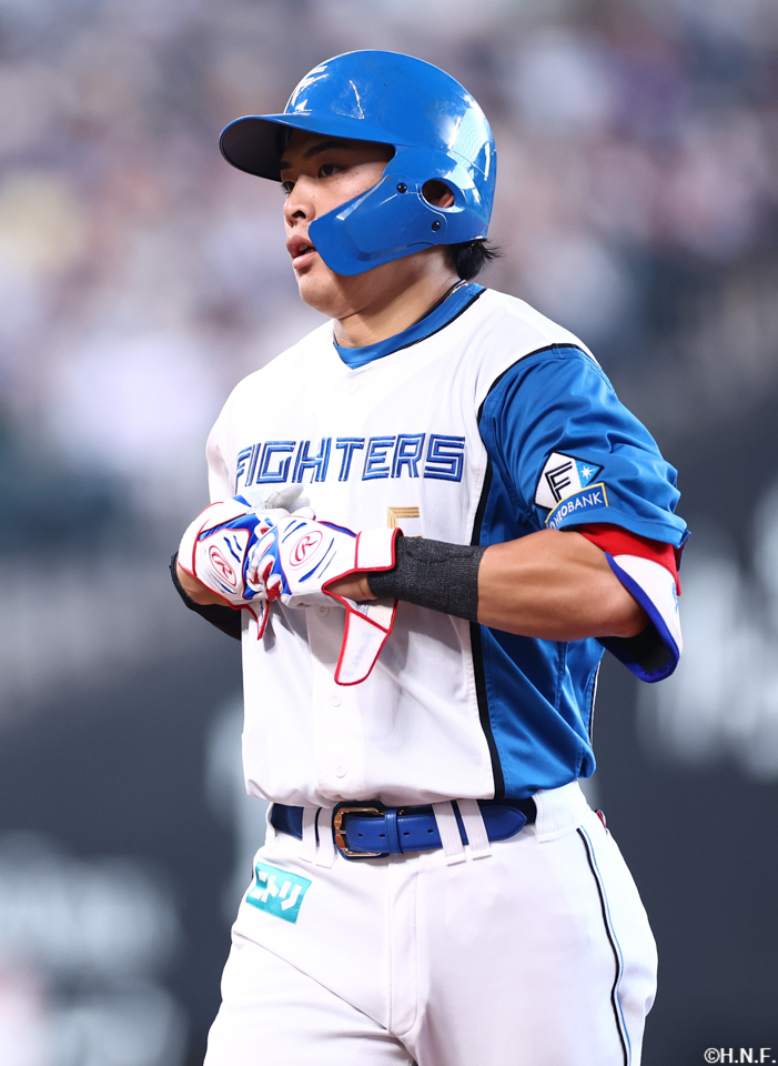 5回裏、レフトへヒットを放った野村選手