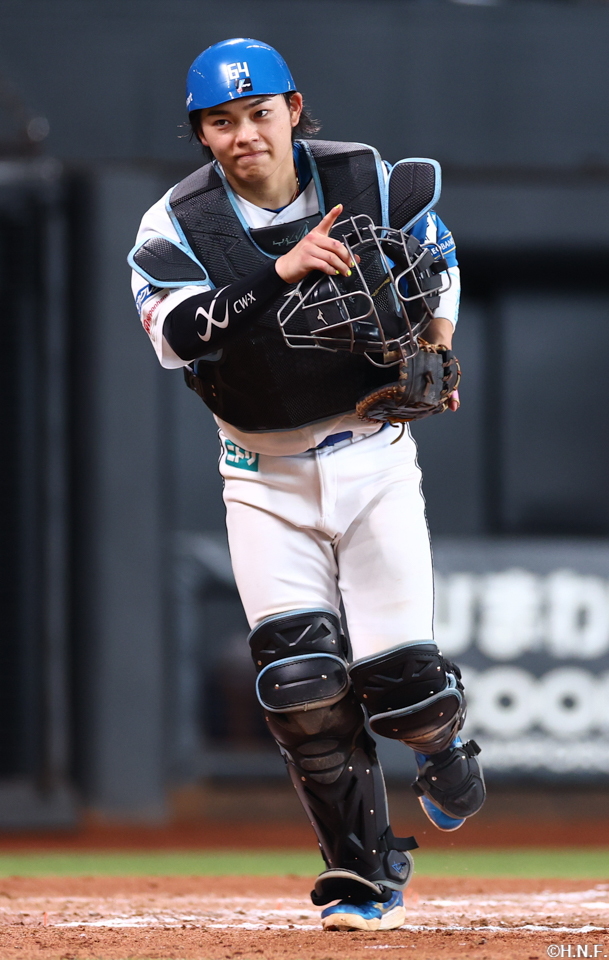 7回表、一塁走者をアウトにした田宮選手