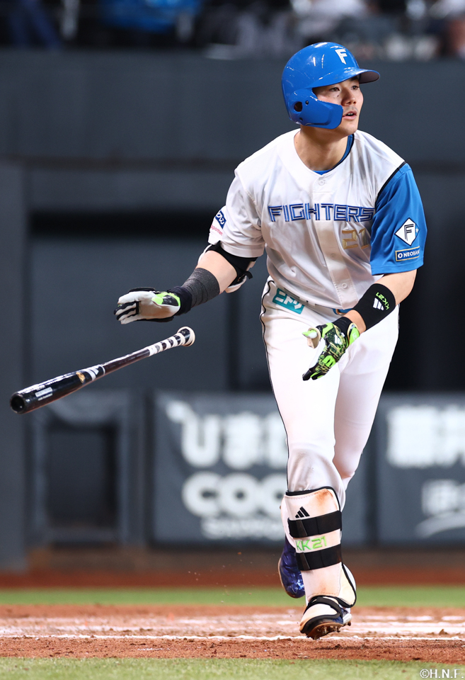 7回裏、勝ち越しの2ランを放った清宮選手01