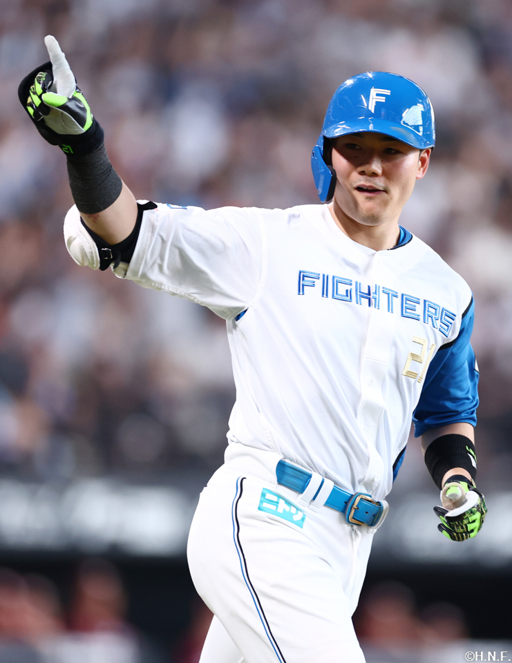 7回裏、勝ち越しの2ランを放った清宮選手02