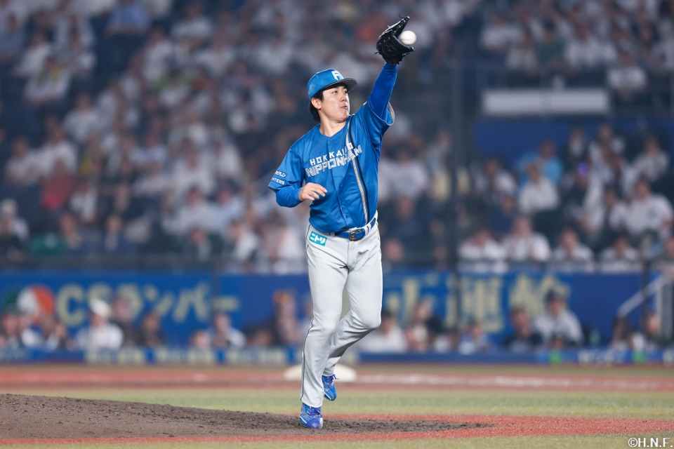 5回裏、投ゴロを捌く北山投手