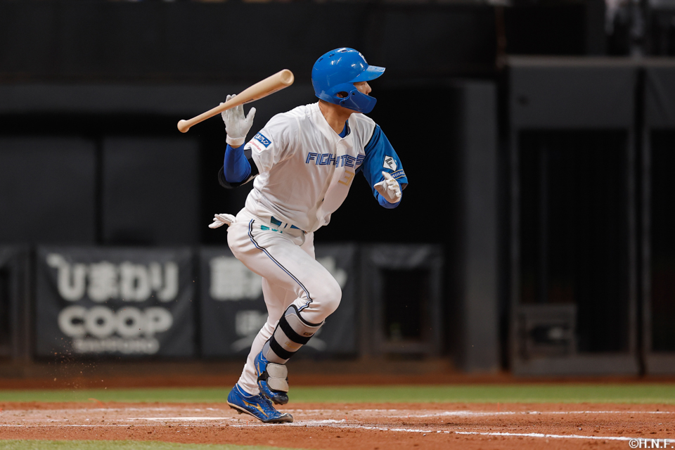 3回裏、レフトへ二塁打を放つ石井選手01