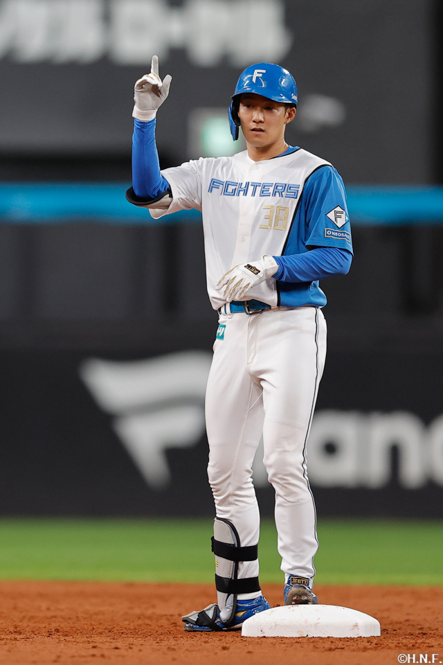 3回裏、レフトへ二塁打を放つ石井選手02