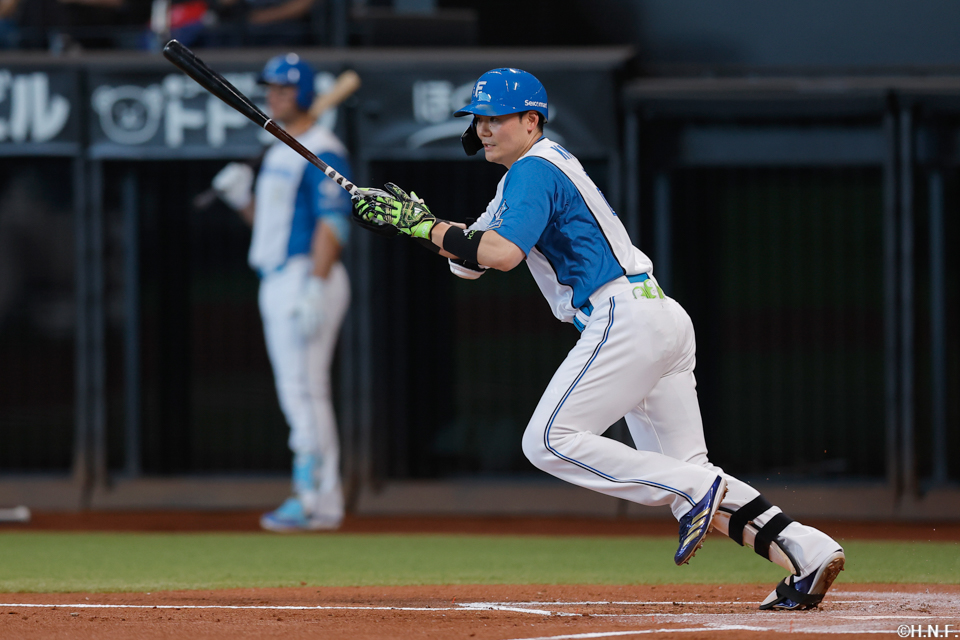 1回裏、センターへヒットを放つ清宮選手