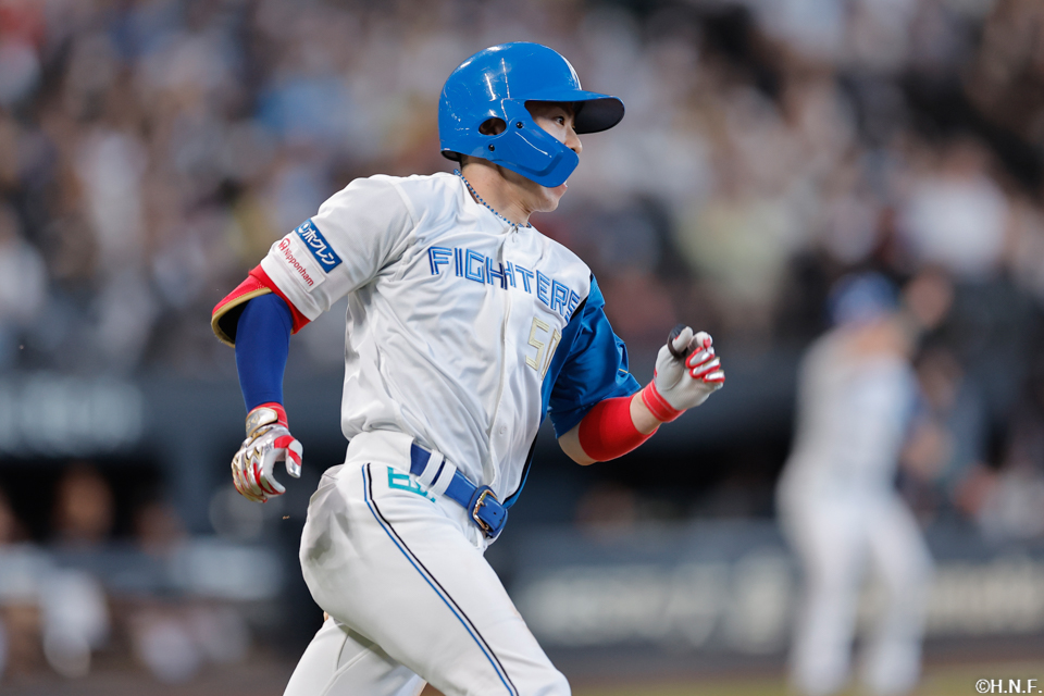 2回裏、一後逸で出塁する五十幡選手01