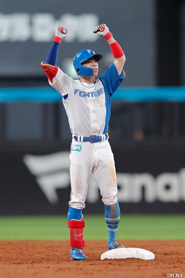 2回裏、一後逸で出塁する五十幡選手02