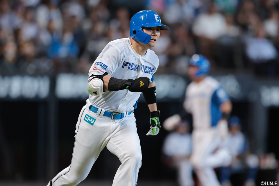 2回裏、ライトへ2点適時二塁打を放った清宮選手01