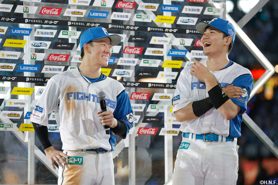 ヒーローの矢澤選手と清宮選手01