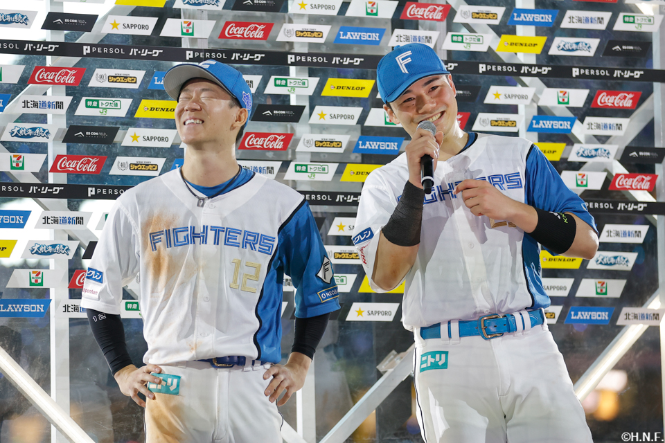 ヒーローの矢澤選手と清宮選手02