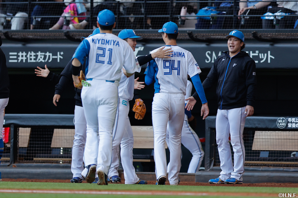 2回表、満塁のピンチを抑えた福島投手