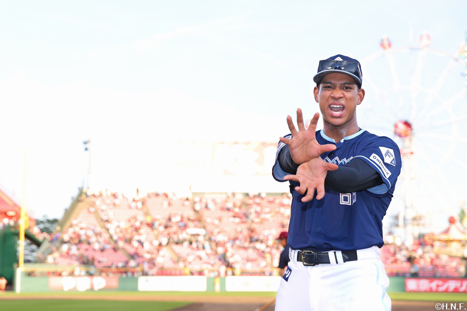 ヒーローの万波選手