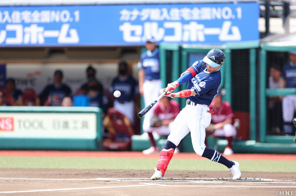 1回表、先頭打者本塁打を放つ五十幡選手01