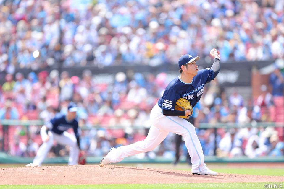 先発の加藤貴投手01