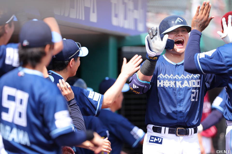 4回表、勝ち越しの本塁打を放つ清宮選手03