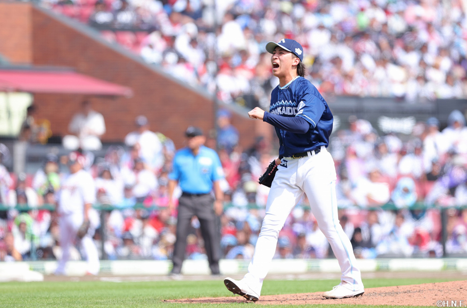 4回裏を抑えた細野投手