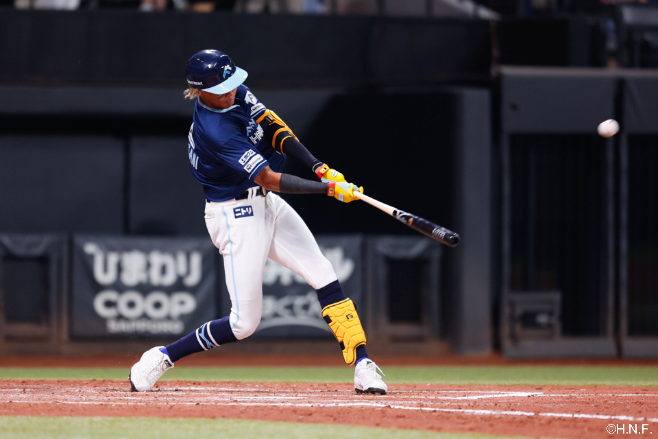 4回裏、レフトへ本塁打を放つ水谷選手01