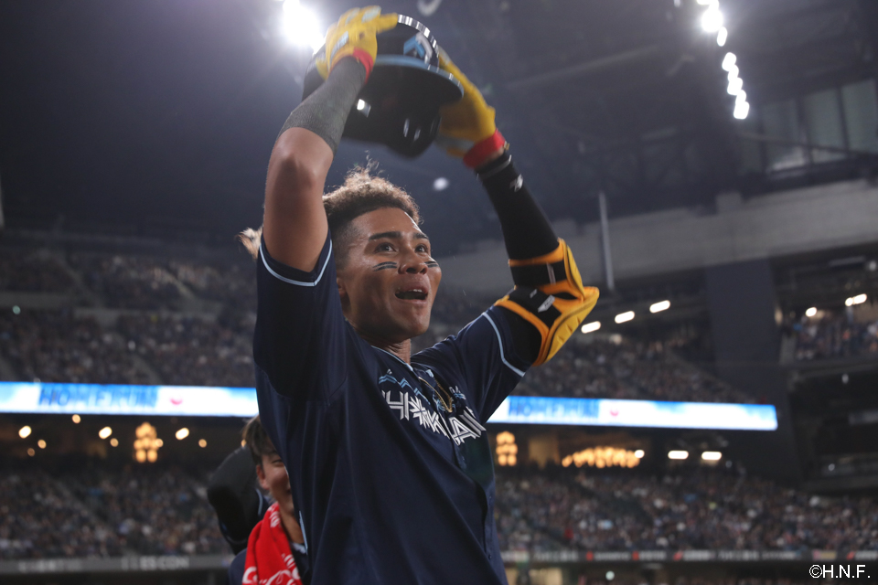 4回裏、レフトへ本塁打を放つ水谷選手07