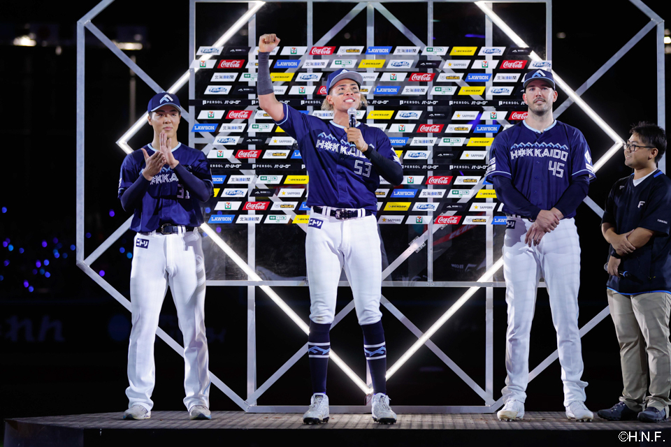 ヒーローのバーヘイゲン投手、柴田投手、水谷選手02