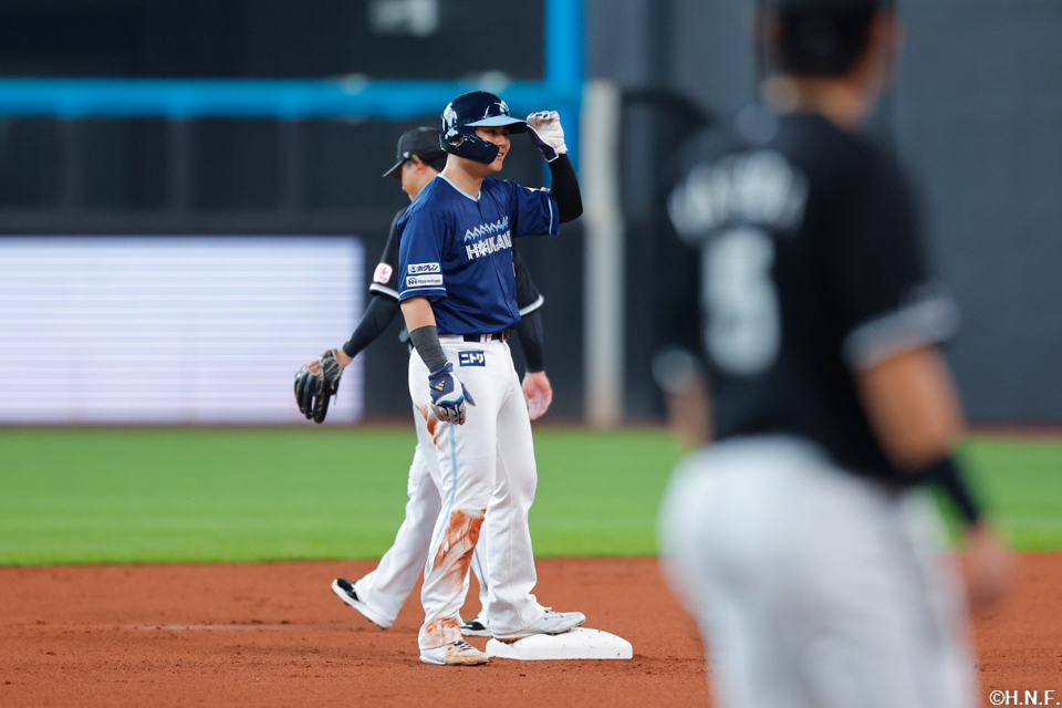 1回裏、盗塁をきめた清宮選手