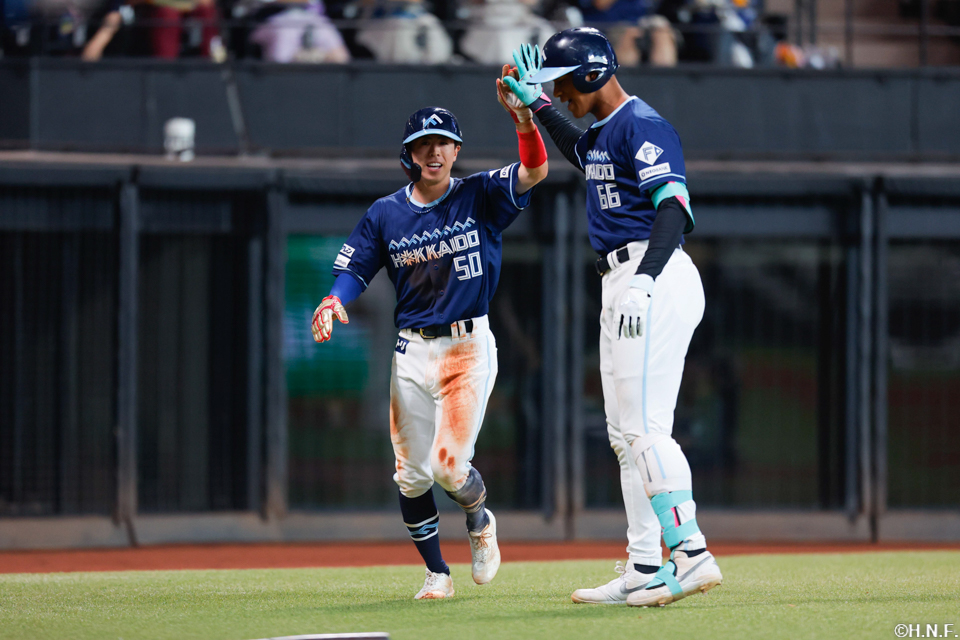 7回裏、生還する五十幡選手03