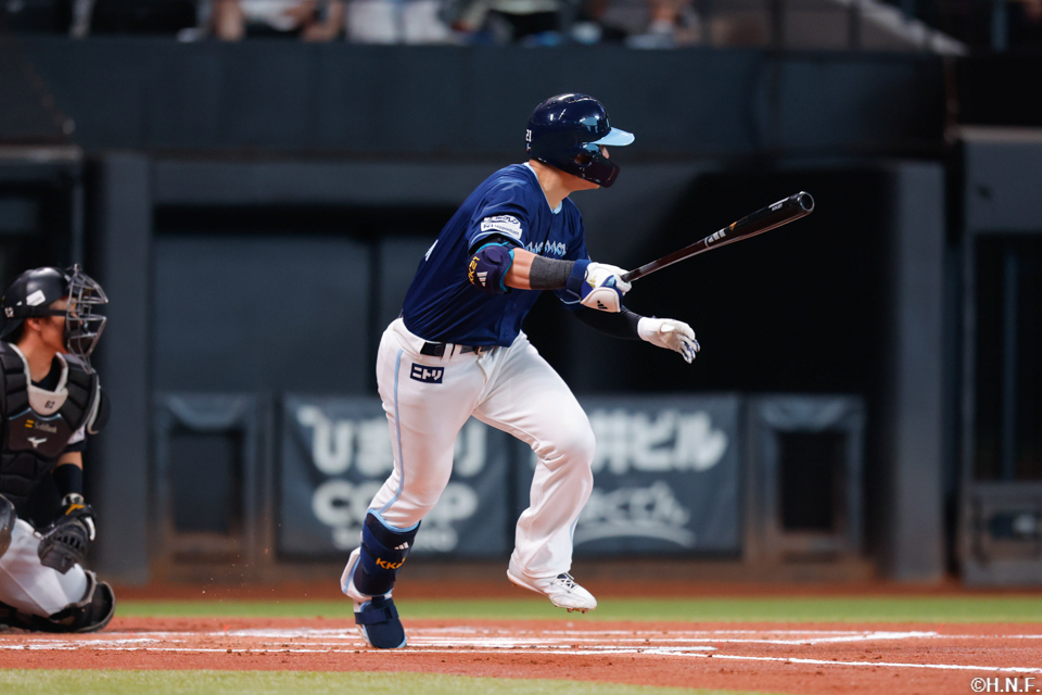 1回裏、レフトへヒットを放つ清宮選手01