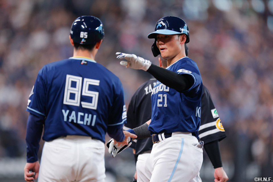 1回裏、レフトへヒットを放つ清宮選手02