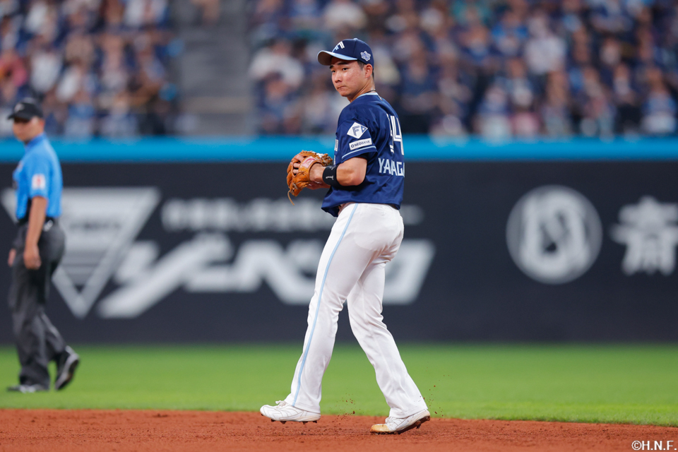 7回表、守備につく山縣選手
