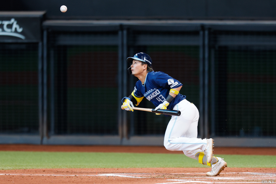 2回裏、スクイズを決める水野選手02