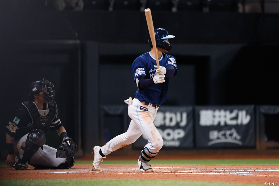 6回裏、レフトへ二塁打を放つ石井選手01