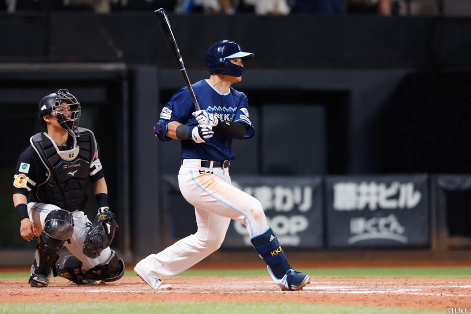 8回裏、逆転の2点適時三塁打を放つ清宮選手01