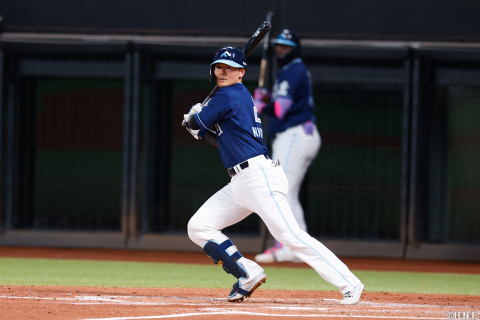 3回裏、レフトへ二塁打を放つ清宮選手02