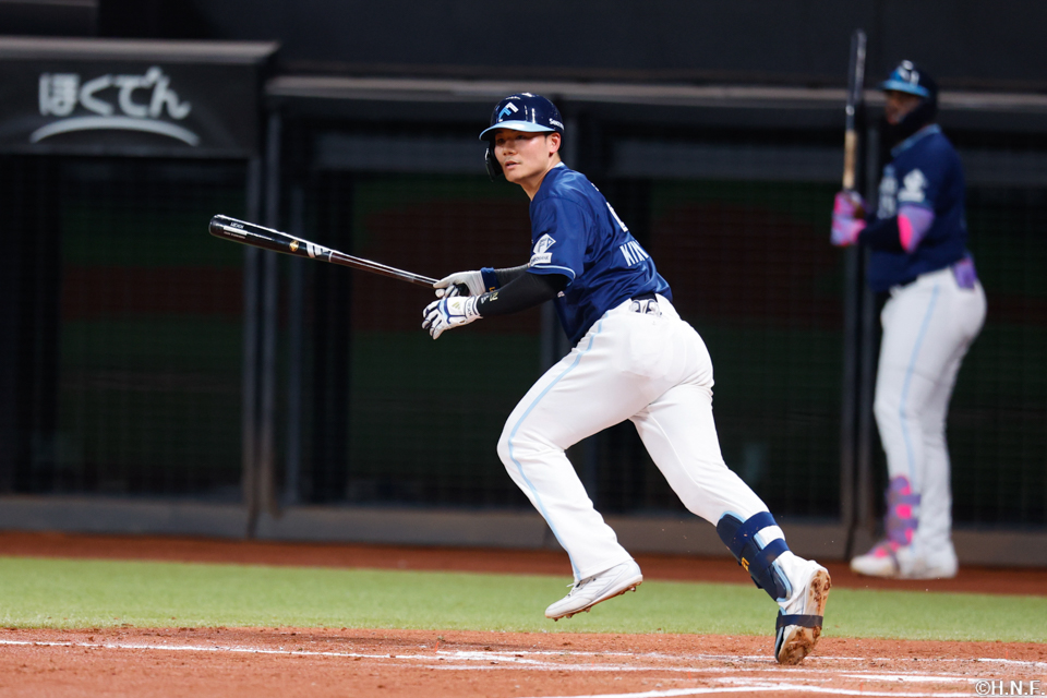 3回裏、レフトへ二塁打を放つ清宮選手03