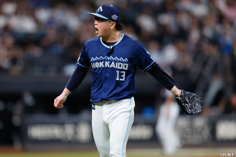 6回表を抑えた生田目投手