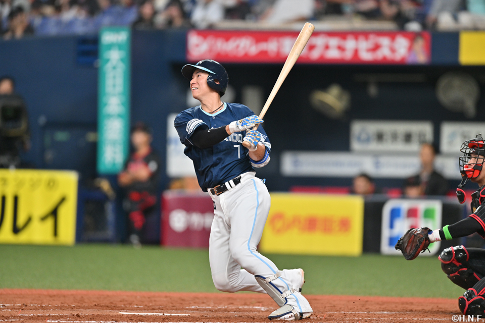 5回表、左飛に倒れる松本剛選手