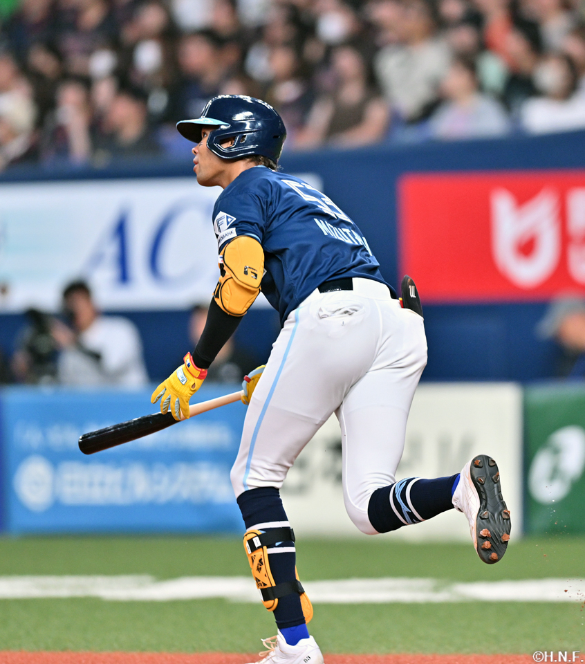 3回表、二塁打を放つ水谷選手