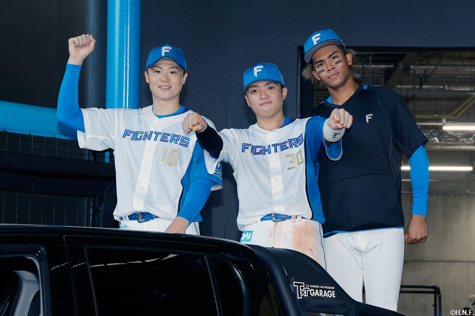 ヒーローの山﨑福投手、郡司選手、水谷選手03