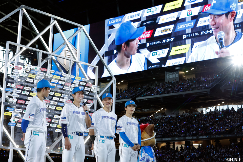 ヒーローの北山投手、石井選手、松本剛選手、清宮選手01