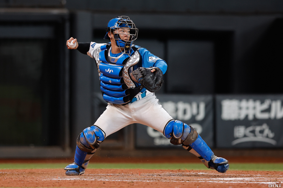 試合前、スタメンマスクの梅林選手02