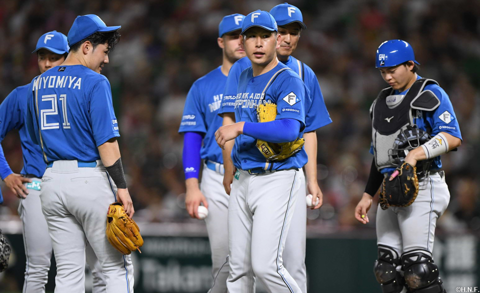 “4回裏、降板する加藤貴投手”