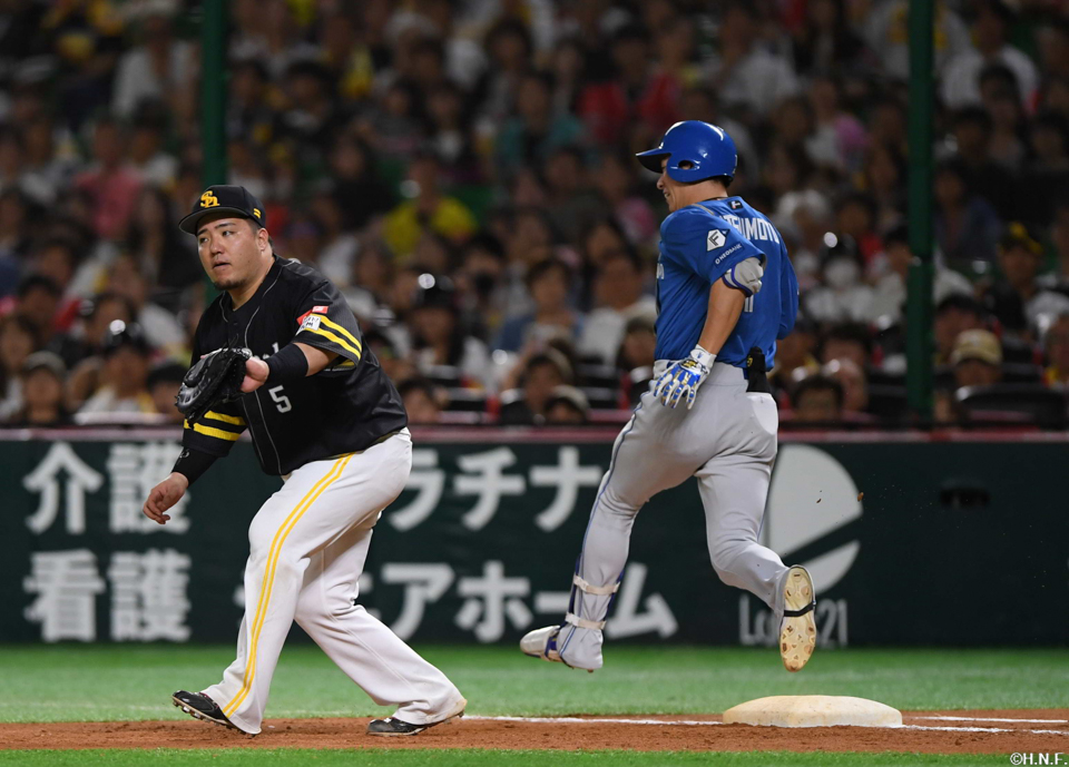 “9回表、内野安打を放った松本剛選手”