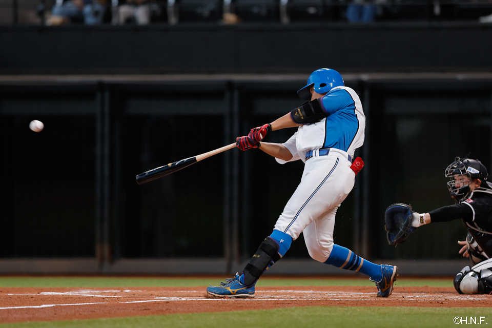 2回裏、プロ初安打となる先制の適時二塁打を放つ有薗選手01