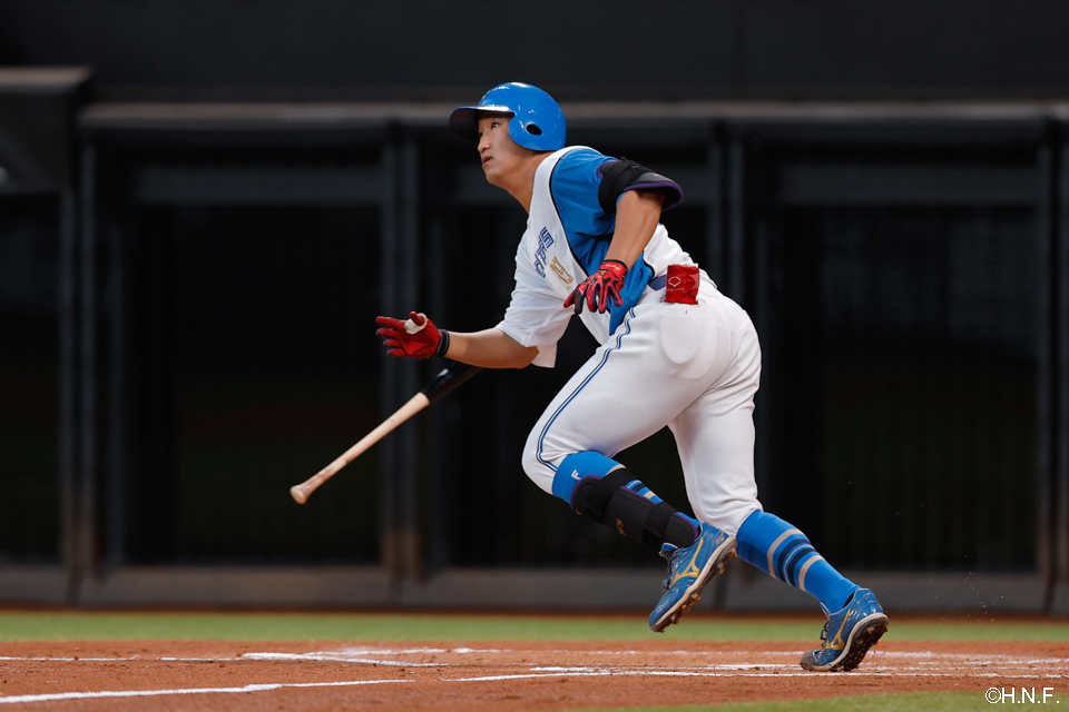 2回裏、プロ初安打となる先制の適時二塁打を放つ有薗選手02