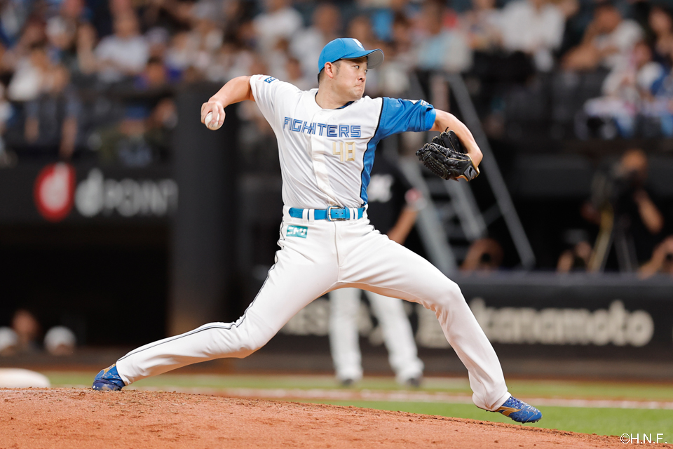 8回、四番手の齋藤投手01