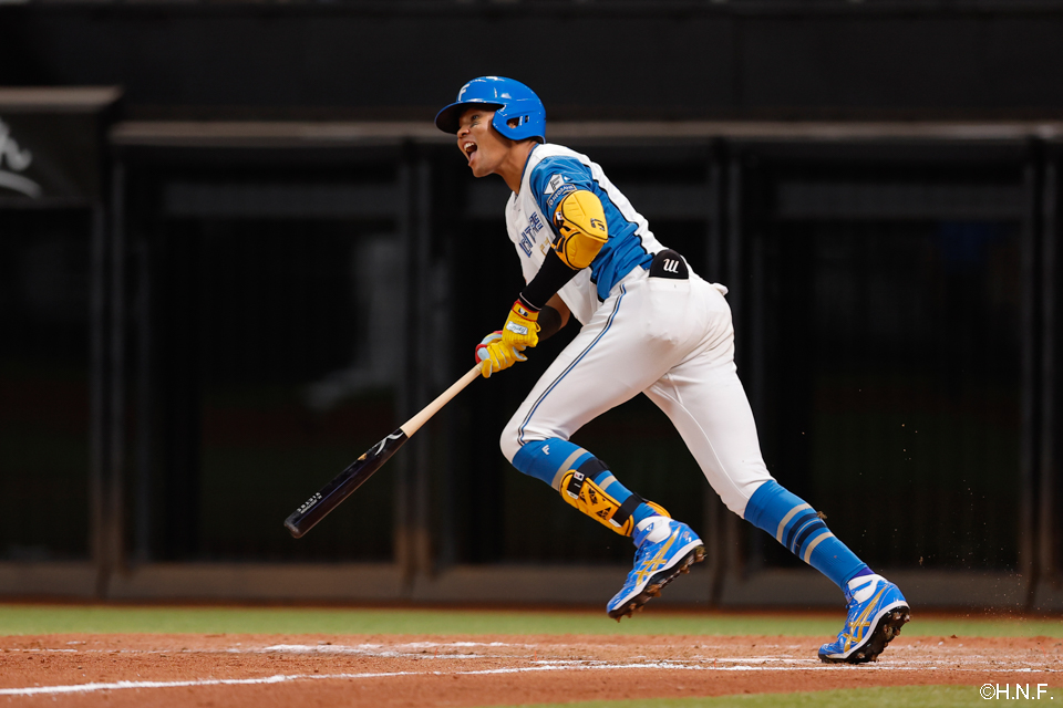 9回裏、サヨナラ適時打を放つ水谷選手01