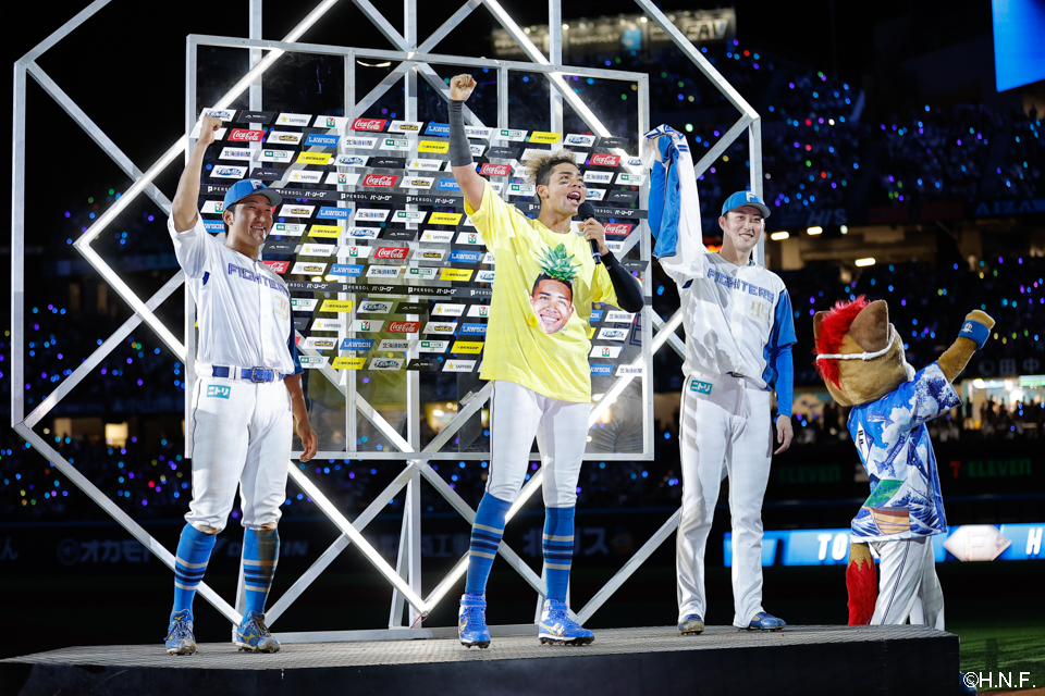 ヒーローの柳川投手、有薗選手、水谷選手02