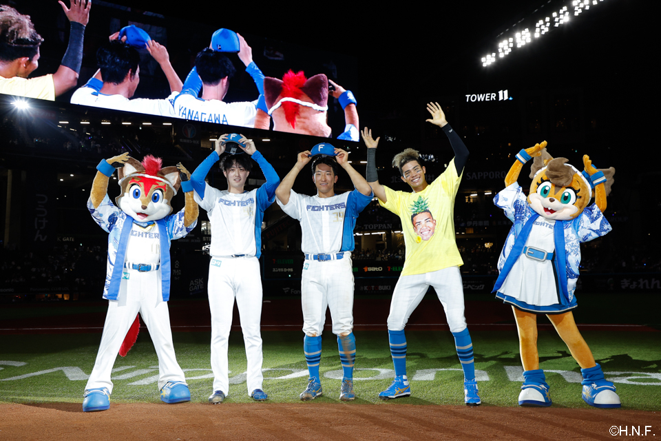 ヒーローの柳川投手、有薗選手、水谷選手03