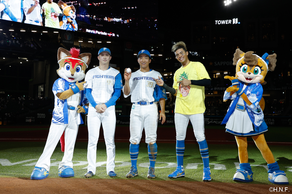 ヒーローの柳川投手、有薗選手、水谷選手04