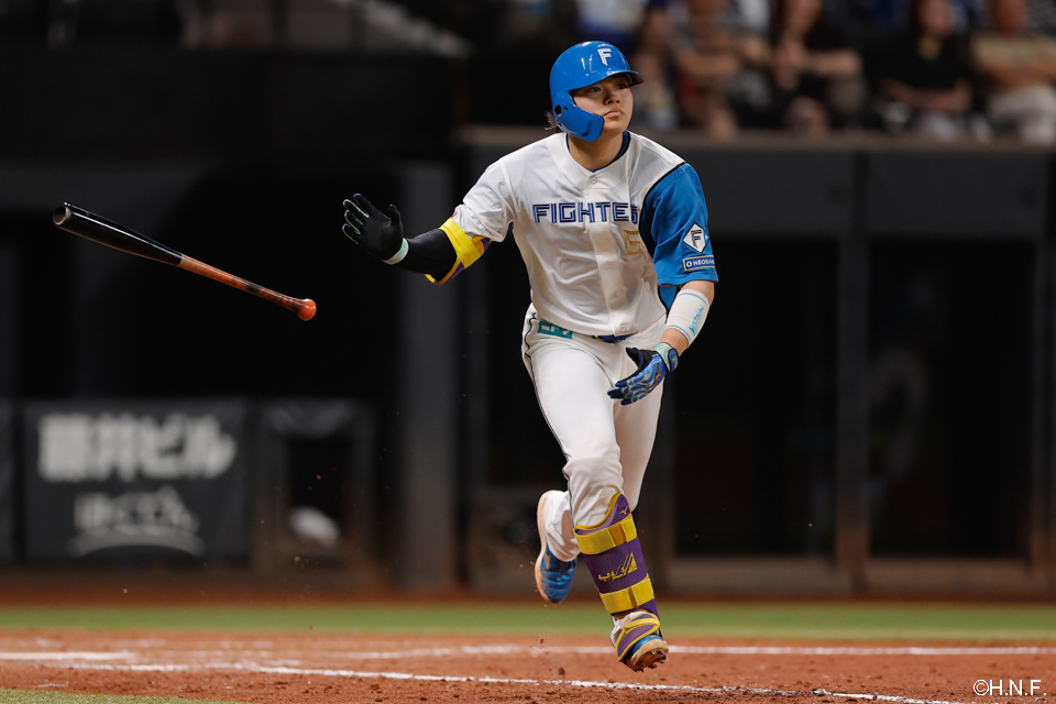 5回裏、2ランを放つ田宮選手02