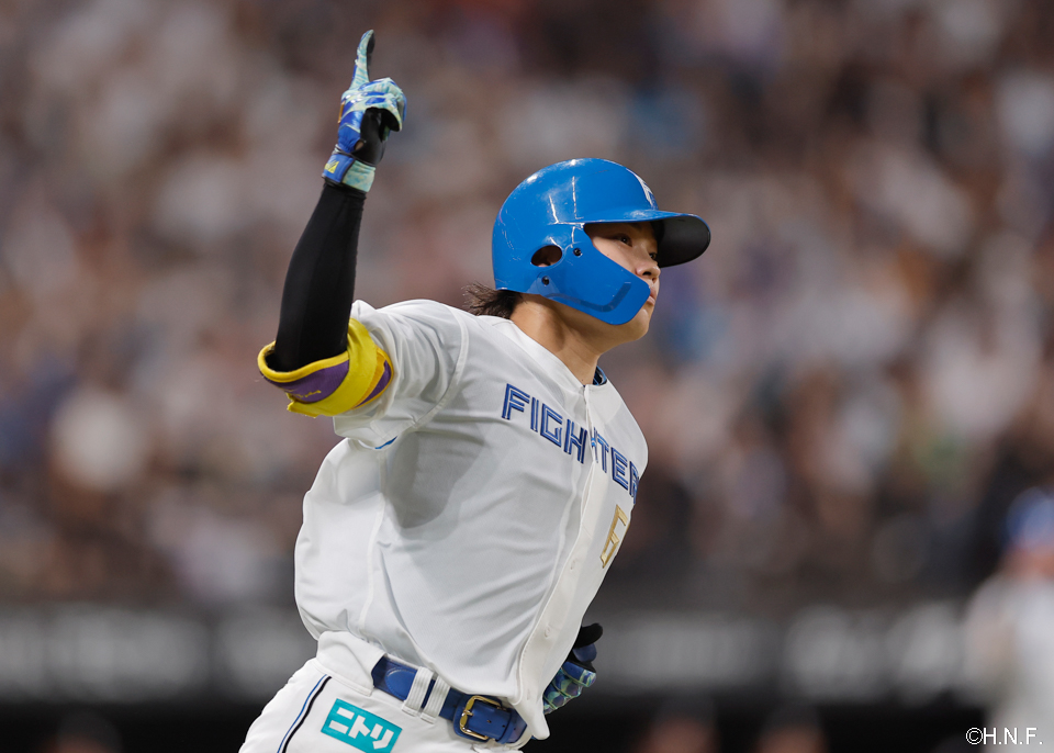 5回裏、2ランを放つ田宮選手03