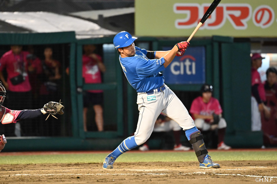 9回表、代打でヒットを放つ有薗選手01